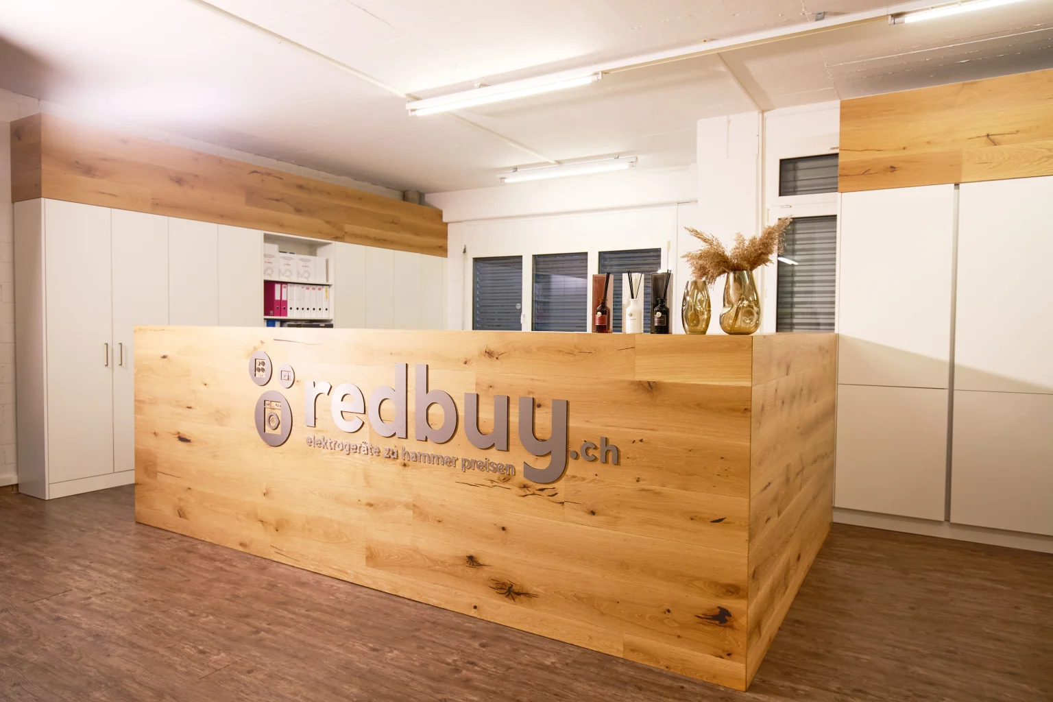 Empfangstheke im Showroom der Redbuy GmbH in Winterthur